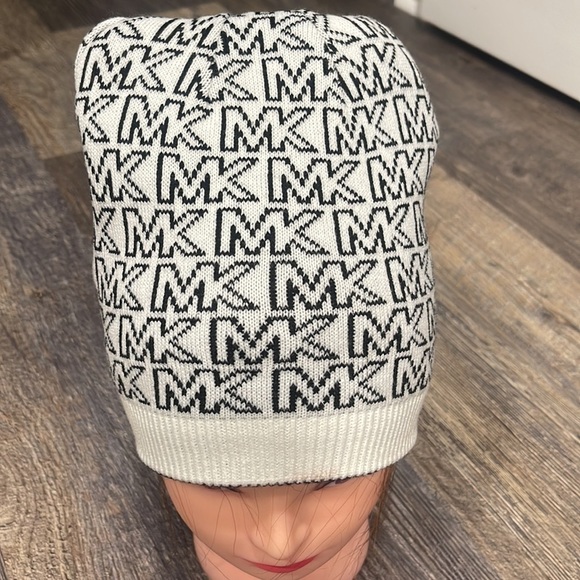 Michael Kors reversible hat